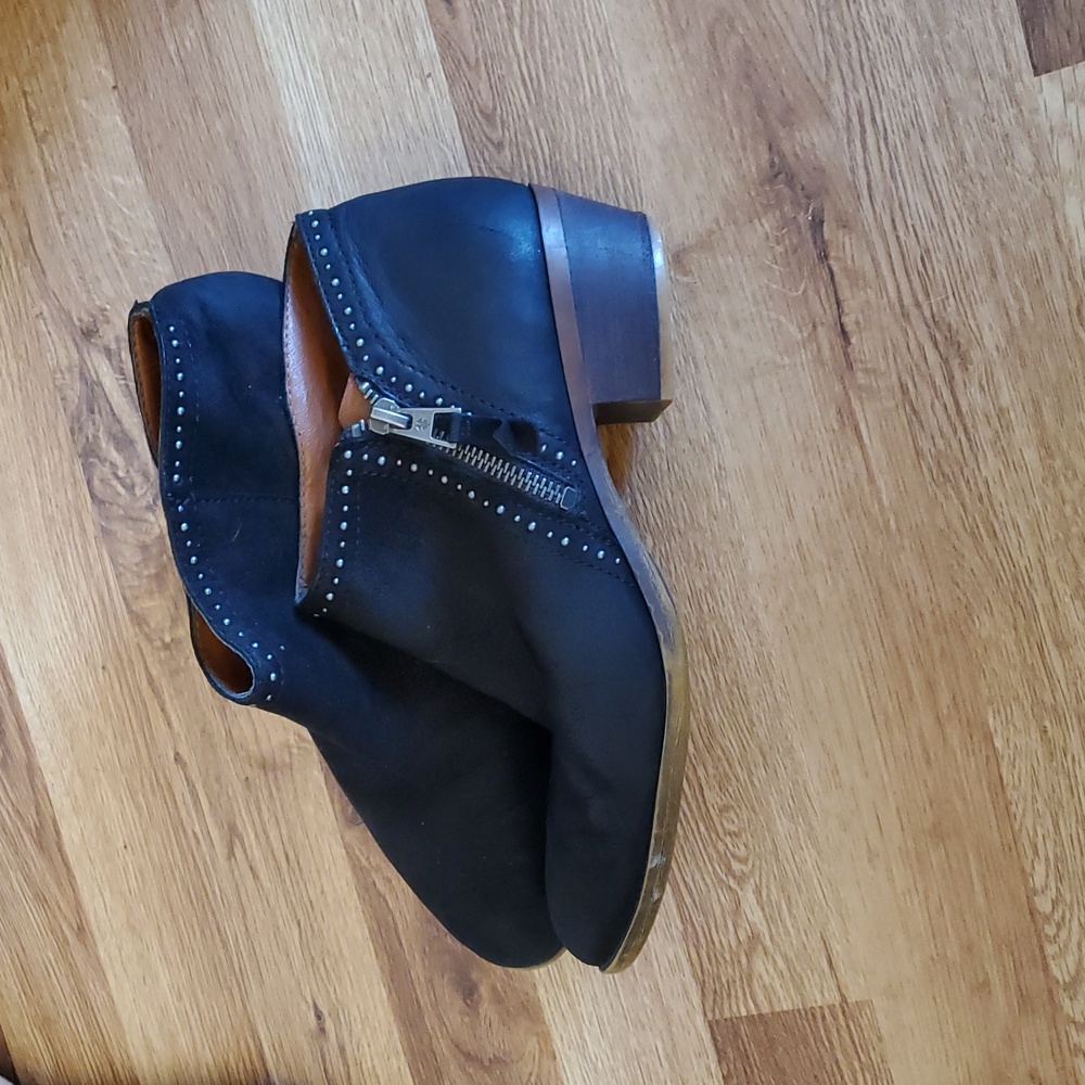 Lucky Brand Black Ankle Booties Leather Suede Silver Studs  Size 8.5 M - Picture 5 of 5